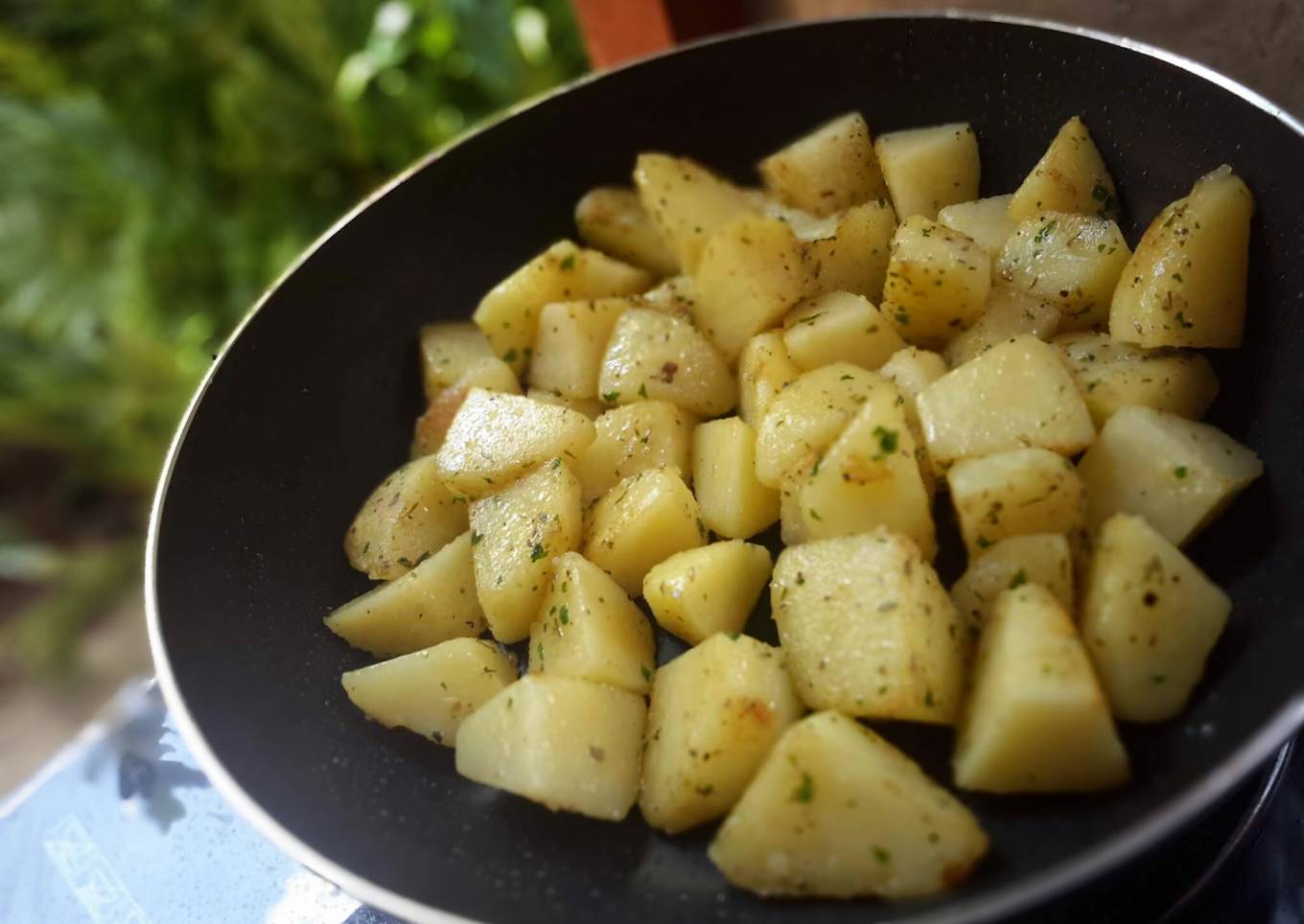Fried potatoes with parmesan