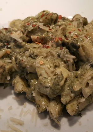 A picture of Spinach & Artichoke dip pasta with grilled chicken.