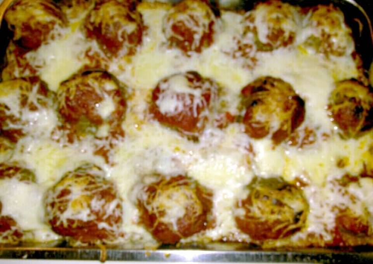 Simple Way to  Prepare Vermont Cheddar Stuffed Meatballs with baked spaghetti. Yummy