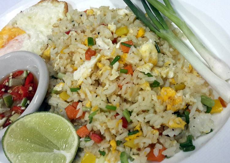 Simple Way to Make Perfect Egg Fried Rice / Thai Style Serving