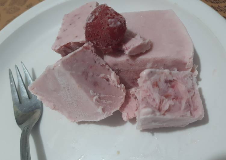 Easiest Way to Prepare Homemade Strawberry Ice Cream