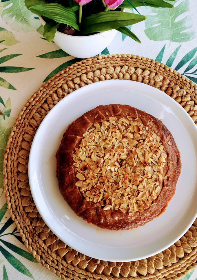 Una foto de Gallette rústica de espelta integral rellena de puerros confitados y sobrasada ibérica