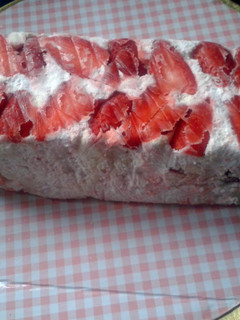 A picture of Strawberry Meringue Gelato Cake.