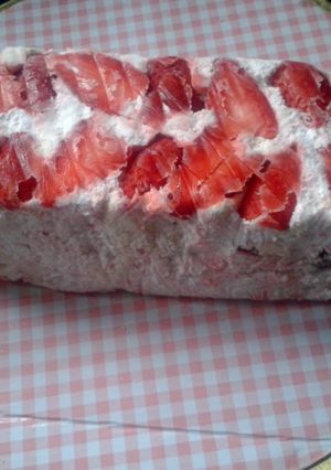 A picture of Strawberry Meringue Gelato Cake.
