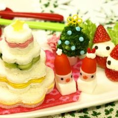 A picture of Christmas Tree Sandwiches.