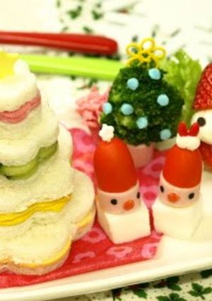 A picture of Christmas Tree Sandwiches.