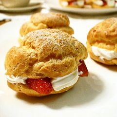 A picture of Microwave-Oven Cream Puffs.