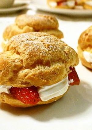 A picture of Microwave-Oven Cream Puffs.