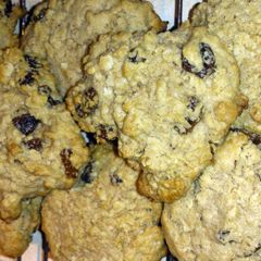 A picture of Oatmeal Raisin cookies.