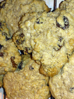 A picture of Oatmeal Raisin cookies.