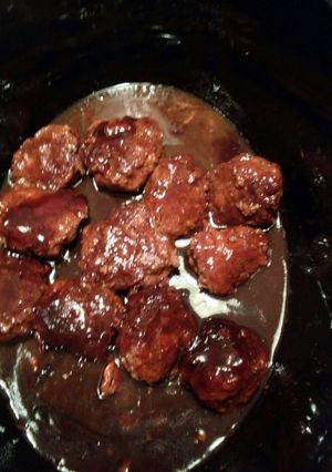 A picture of bbq ,& grape jelly meat balls.