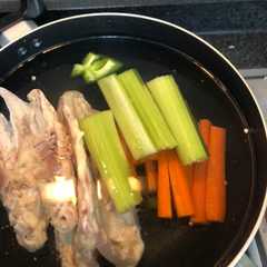 Una foto de Caldo de pollo (básicos de cocina)