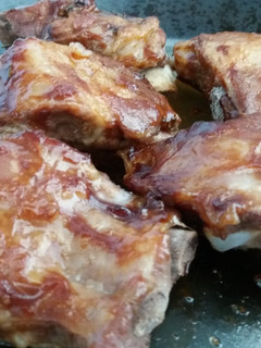 Una foto de Costilla con salsa barbacoa y miel