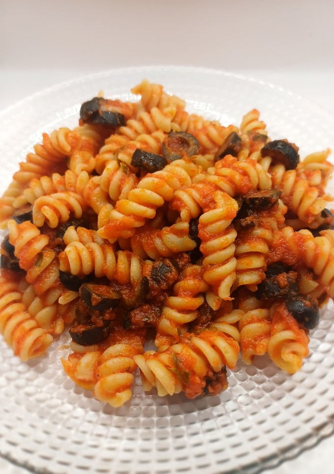 Una foto de Espirales con anchoas y albahaca