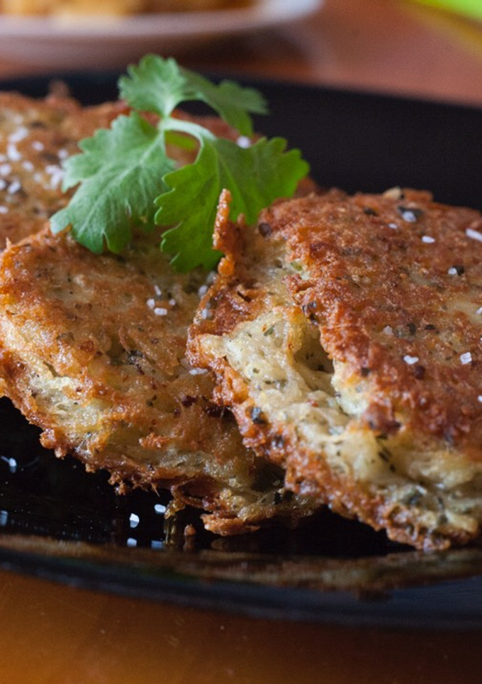 Una foto de Bramboráky checo (tortitas de patata y queso. Receta checa)