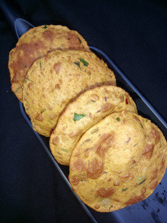 मूंग दाल मसाला पूरी (Moong dal masala puri recipe in hindi) रेसिपी मुख्य फोटो