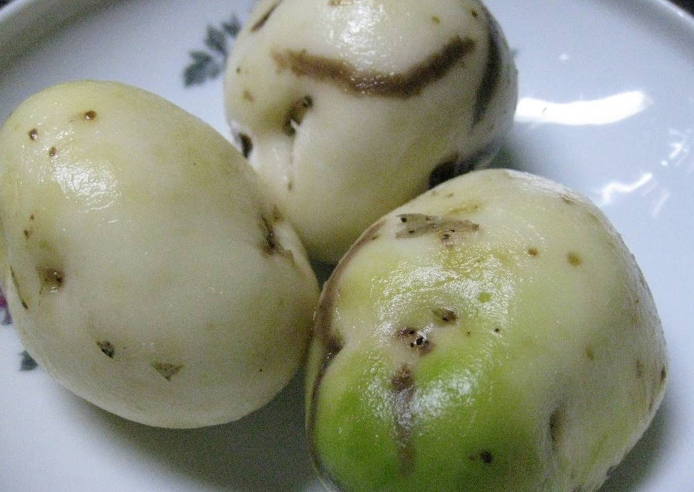 An Easy and Fuss-Free Way to Peel Potatoes