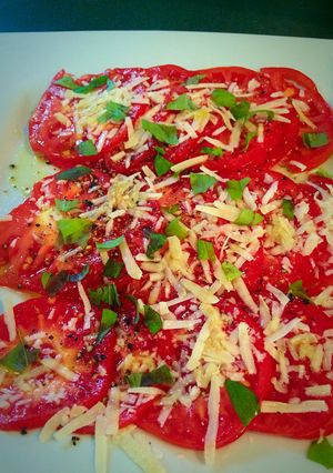 A picture of Sliced Tomato Salad.