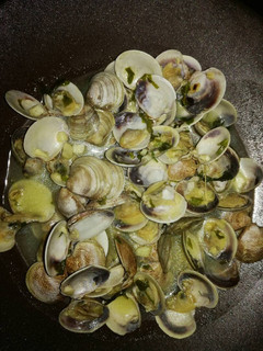 Una foto de Almejas al ajillo