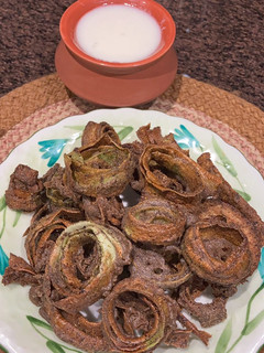 लौकी के छिलके के पकौड़े (lauki ke chilke ki pakode recipe in Hindi) रेसिपी मुख्य फोटो