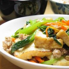 A picture of Stir-Fried and Simmered Atsuage and Komatsuna.