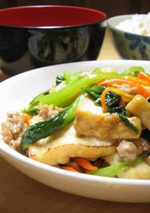 A picture of Stir-Fried and Simmered Atsuage and Komatsuna.