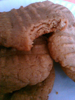 A picture of 3 ingredient peanut butter cookies.