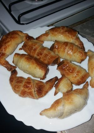 Una foto de Factura y cañoncito con tapa de pascualina