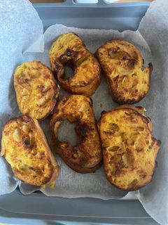 A picture of French Toast.