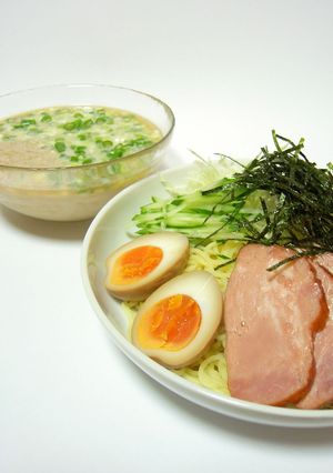 A picture of Cold Tonkotsu Ramen with Dipping Sauce.