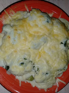 Una foto de Brócoli con salsa blanca y queso gratinado