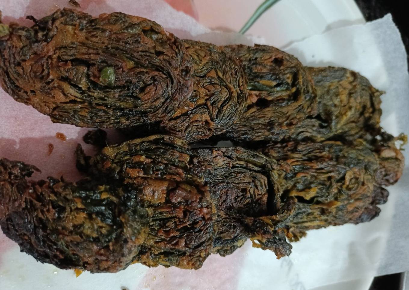 Arbi ke Patte ke Pakode /Arbi Leaves Pakode