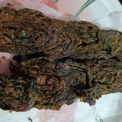 A picture of Arbi ke Patte ke Pakore /Arbi Leaves Pakore.