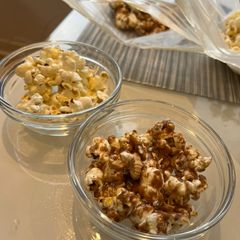 A picture of Salted popcorn and Caramelized popcorn.