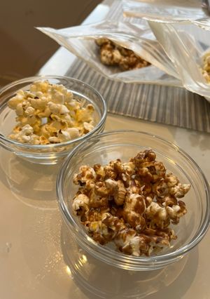 A picture of Salted popcorn and Caramelized popcorn.