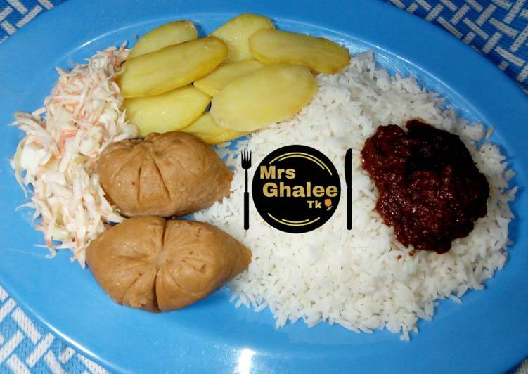 How to Prepare Perfect White rice with stew moimoi and coleslow