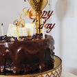 کیک دبل چاکلت با سس شکلاتی