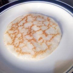 A picture of Sinasir (Rice pancakes).