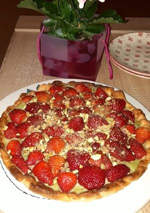 Une photo de Tarte fraises pistache