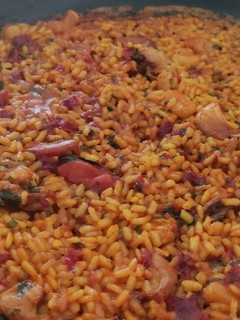 Una foto de Arroz con pescado y marisco