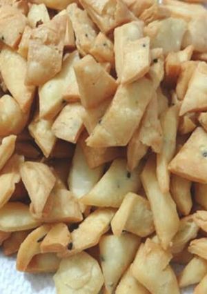 खस्ता नमकीन (khasta namkeen recipe in Hindi) रेसिपी मुख्य फोटो