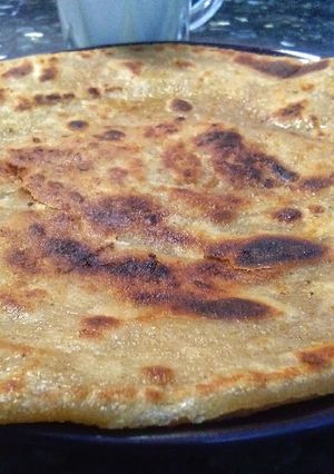 A picture of Lacha paratha.