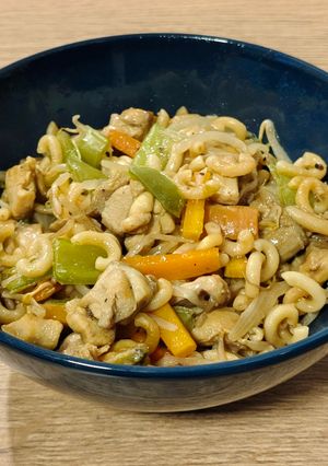 Una foto de Chop-Suey de pollo con toque mediterráneo
