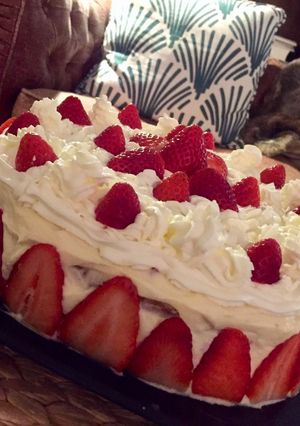 Una foto de Tarta con fresas con crema diplomática