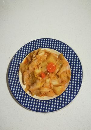 Una foto de Repollo con patatas y zanahorias rehogadas (Olla Gm g)