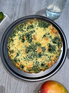 Une photo de Quiche sans pâte saumon et épinard