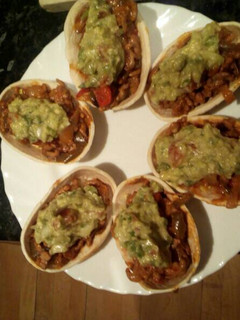 Una foto de Barquitas rellenas de Chile y guacamole