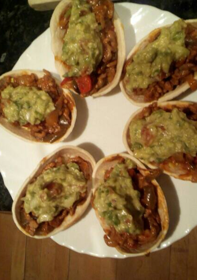 Una foto de Barquitas rellenas de Chile y guacamole