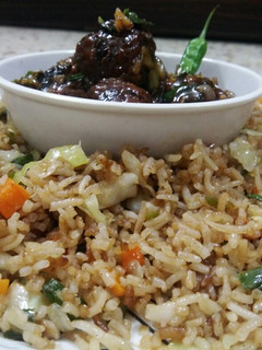 વેજ ફ્રાઇડ રાઈસ (veg fried rice recipe in gujarati) રેસીપી મુખ્ય ફોટો