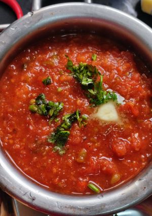 A picture of Beetroot pav bhaji.